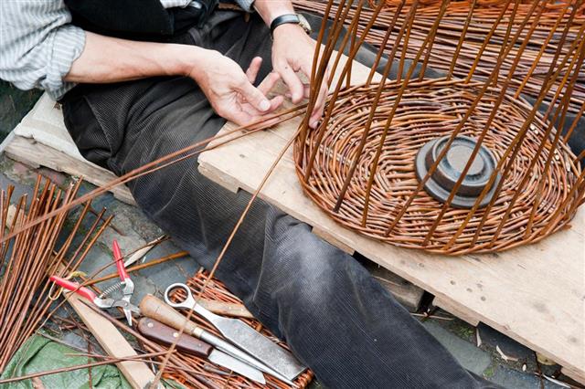 Making a wicker basket