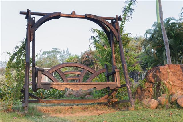 Wood Swing Chair