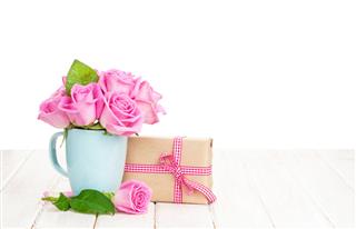 Pink Roses Bouquet And Gift Box